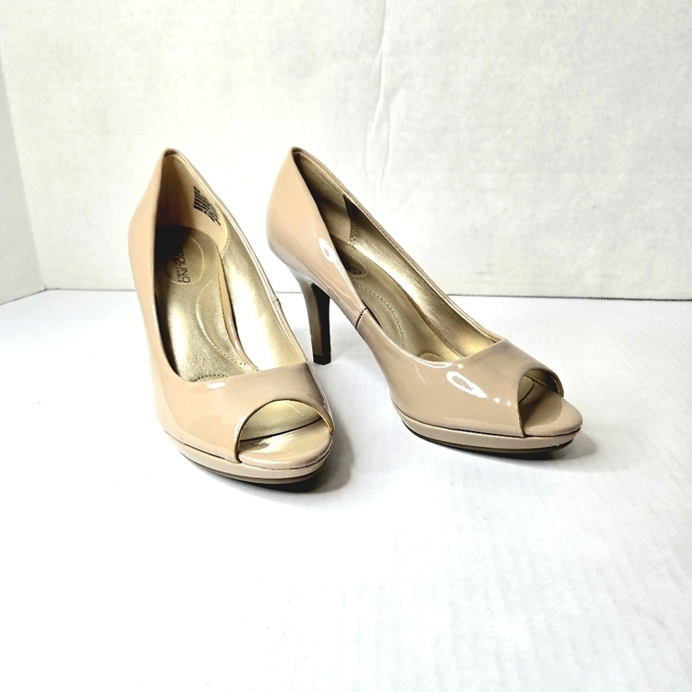 Bandolino patent leather peep toe pumps. Tan/nude, size 6 medium.